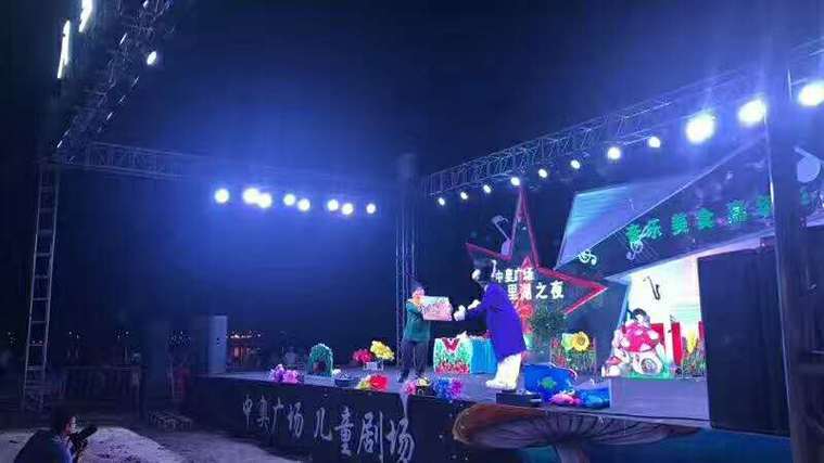 谢泽锋,公司经营范围包括:组织文化艺术交流活动